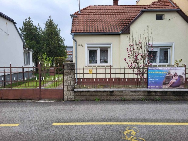 Győr-Szabadhegy, 72 m2 családi ház, 684 m2 telken, tulajdonostól eladó