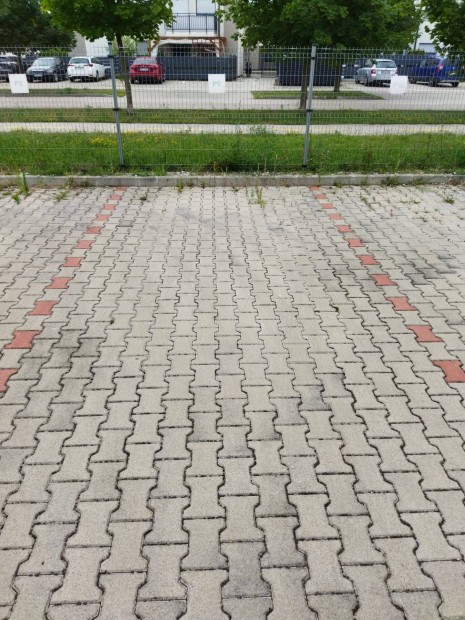 Győr Szitásdomb zárt udvaron Gk beálló kiadó