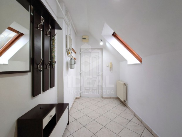 Gy�r, Belv�ros, 64 nm-es t�glalak�s elad�.