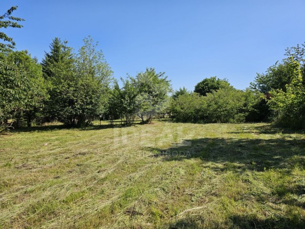 Győr- Ménfőcsanak, 3015 nm-es építési telek eladó.