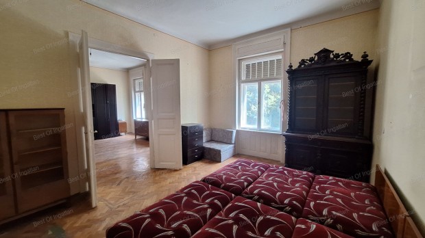 Gy�r belv�ros�ban 79 m2-es, 3 szob�s fel�j�tand� polg�ri lak�s elad�!