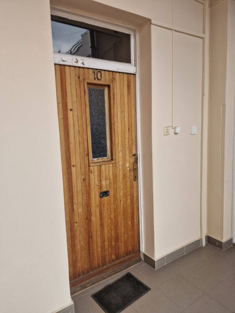 Gy�r belv�rosban lak�s elad�