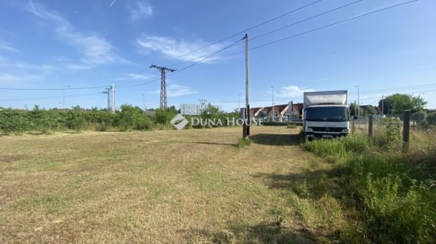 Gy�ri 4576 nm-es telek elad�