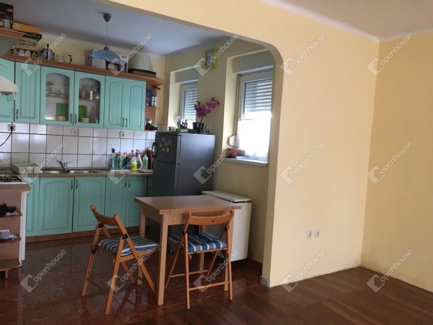 Gy�ri 60 nm-es lak�s kiad�