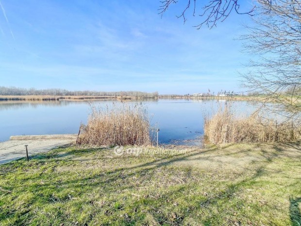 Gy�ri 6100 nm-es telek elad�