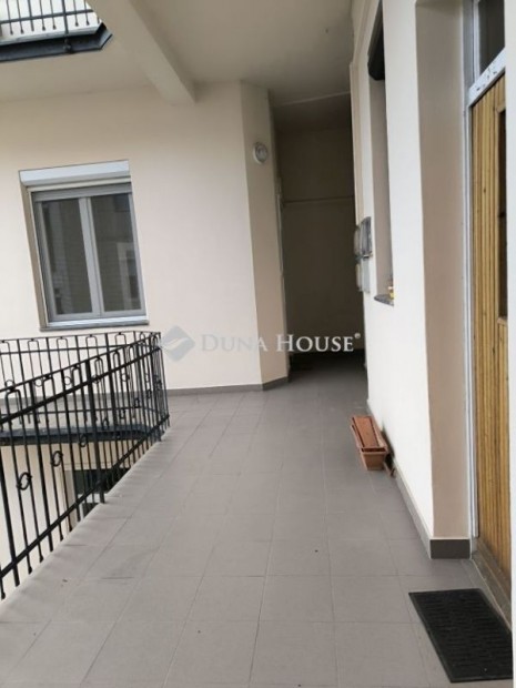 Gy�ri 69 nm-es lak�s elad�