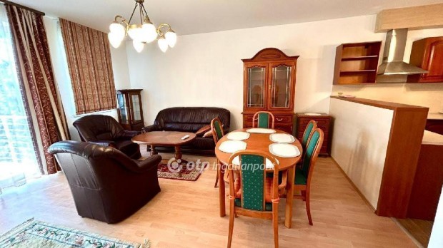 Gy�ri 75 nm-es lak�s elad�