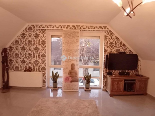 Gy�ri 83 nm-es lak�s elad�