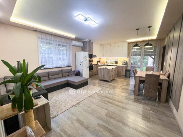 Gy�ri 85 nm-es h�z elad�