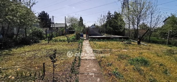 Győri 907 nm-es telek eladó
