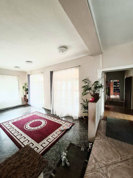 Gy�ri Kapuban Csal�di H�z Elad�!