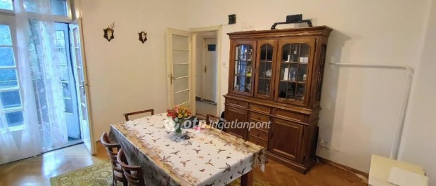 Gy�ri elad� 104 nm-es lak�s