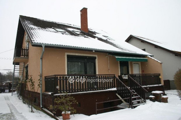 Gy�ri elad� 157 nm-es h�z