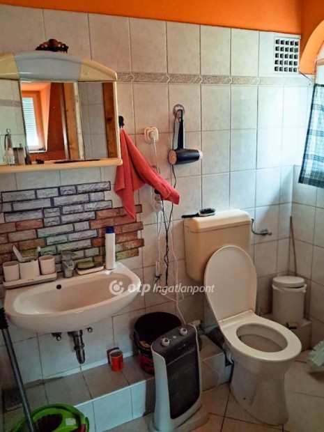 Gy�ri elad� 360 nm-es h�z