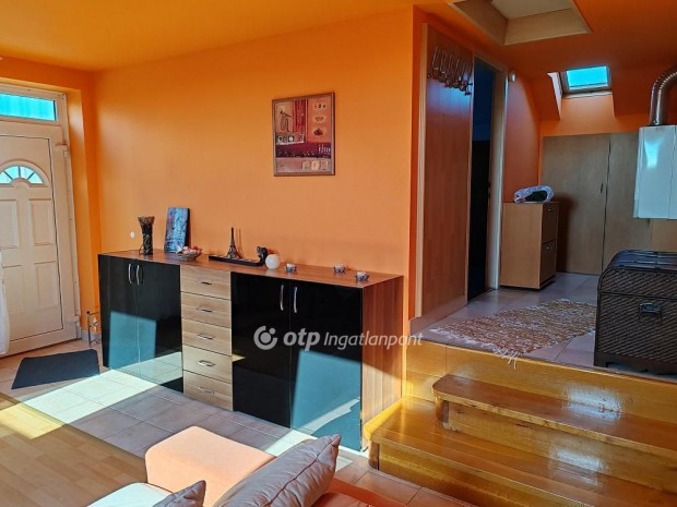 Gy�ri elad� 54 nm-es lak�s