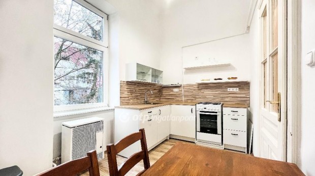 Gy�ri elad� 69 nm-es lak�s