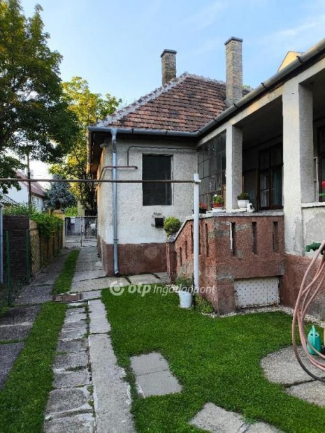 Gy�ri elad� 94 nm-es h�z