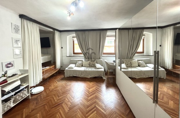 Gy�ri elad� t�gla csal�di h�z