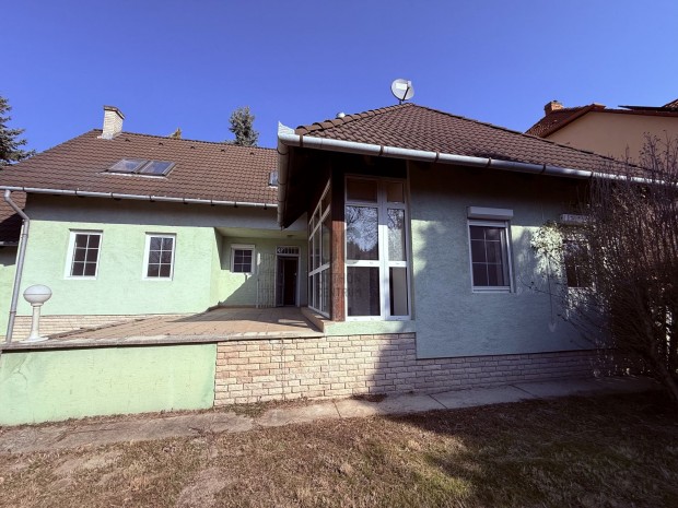 Gy�ri elad� t�gla csal�di h�z