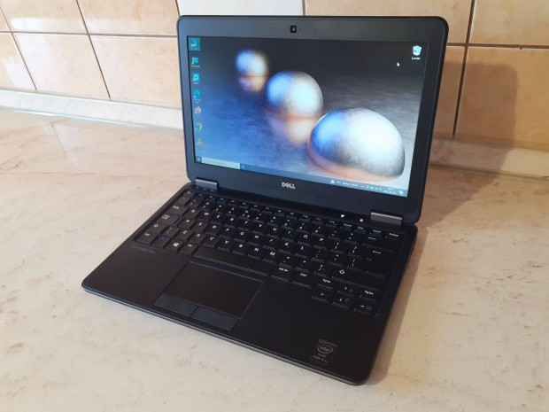 Gyors Dell Latitude E7240 I5 laptop, notebook kivl akku, ssd Win10