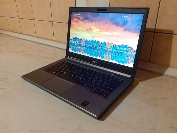 Gyors Fujitsu Lifebook E744 I5 laptop, notebook ssd, j akku Win10