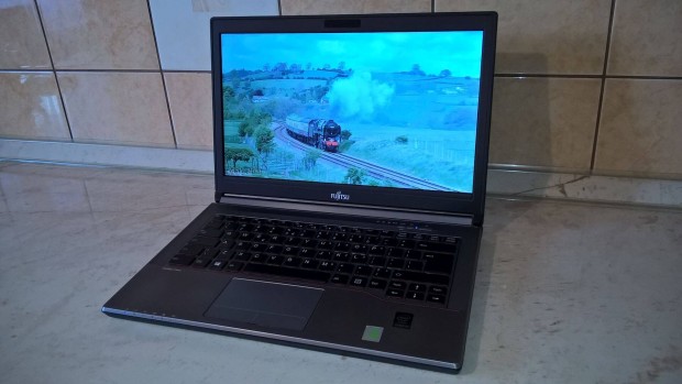 Gyors Fujitsu Lifebook E744 laptop, notebook j akku, ssd Win10