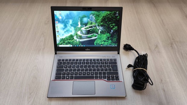 Gyors Fujitsu Lifebook E746 14" laptop i5-6300U 8GB,256GB ssd,Jó aksi