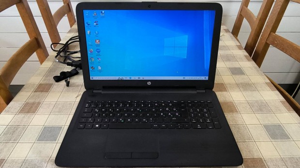 Gyors HP 15.6"-os laptop j 128GB SSD-vel 4 magos AMD processzorral