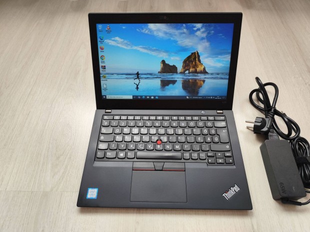 Gyors Lenovo Thinkpad X280 laptop i5-7200,8GB,250GB SSD,4ra aku,Win11