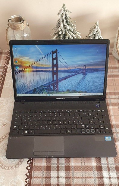 Gyors Samsung laptop i5 processzorral 8Gb memrival SSD meghajtval