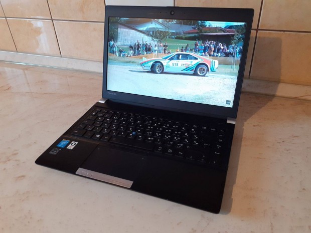 Gyors Toshiba R30-A I5 laptop notebook, ssd j akku, win10