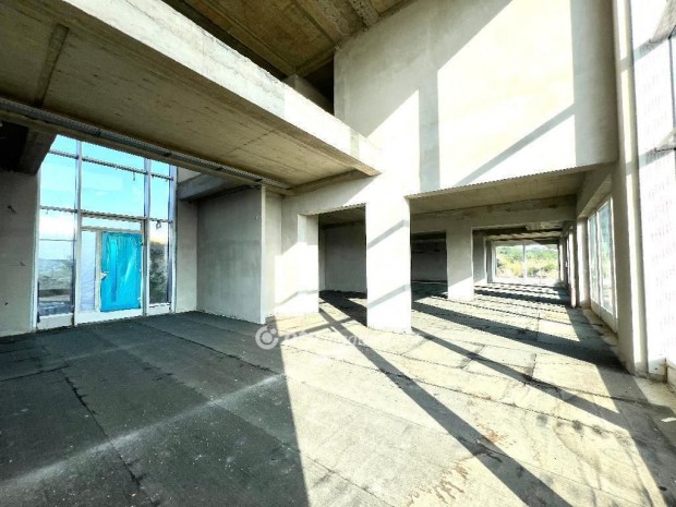 Gy�rs�gi 1115 nm-es h�z elad�