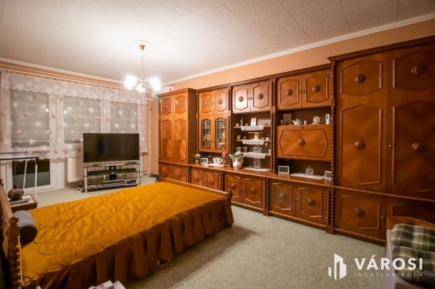 Gyorsan k�lt�zhet� 2 szob�s panellak�s