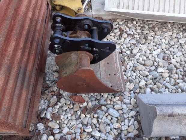 Gyorscserélő és kanál kotróhoz
