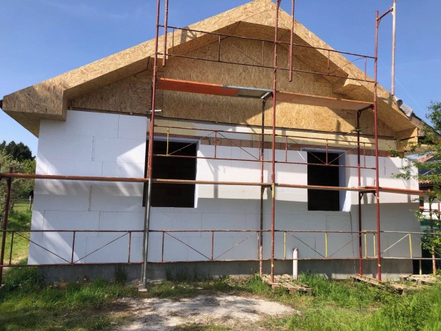 Gyrjbart, nappali + 3 szoba, kulcsraksz r, 700 m2 telkkel elad