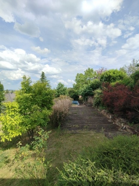 Győrújbaráti eladó 1780 nm-es telek