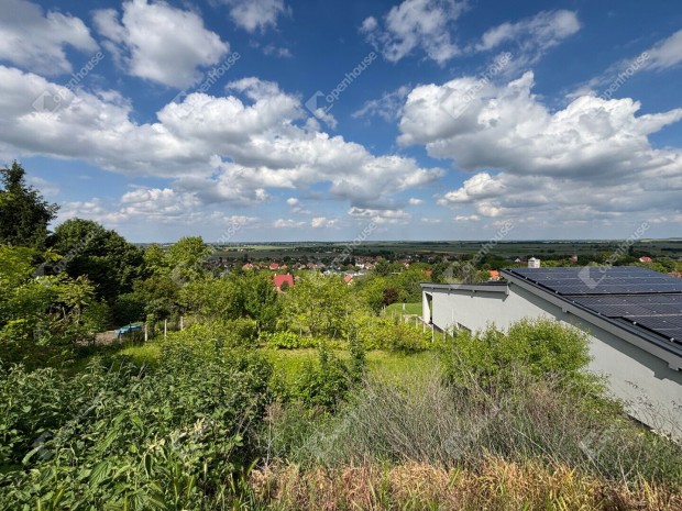 Győrújbaráton örök panorámás építési telek eladó