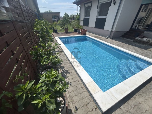 Gy�rz�molyon medenc�s csal�dih�z!