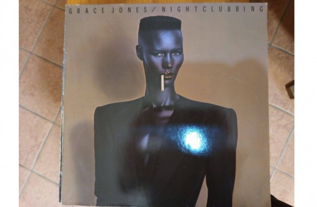 Gyjtemnybl Grace Jones bakelit hanglemezek eladk