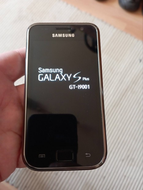 Gyjtknek Samsung i9001 Galaxy S+ a kpeken lthat llapotban 