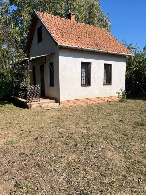 Gyula Szanazugi nyaral� elad�