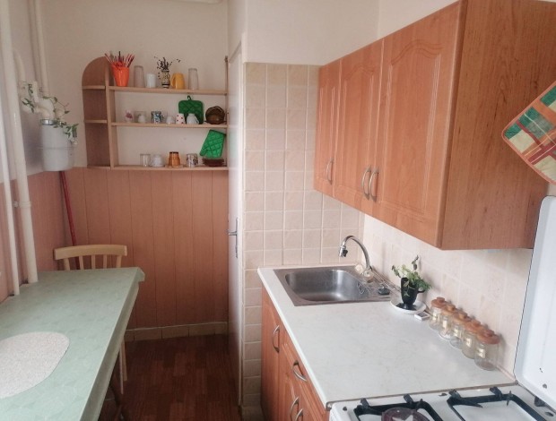 Gyula, Bels�-T�r�kzug, 2. emeleti, 2 szob�s, egyedis lak�s elad�!