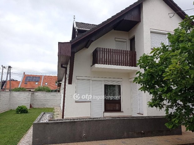 Gyulai 151 nm-es ház eladó