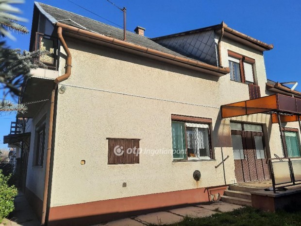 Gyulai 192 nm-es ház eladó