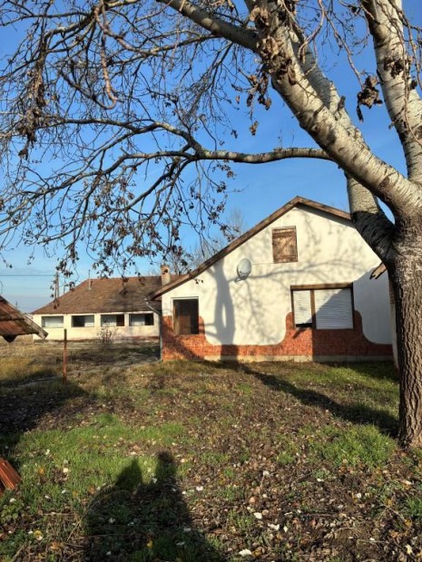 Gyulai 202 nm-es h�z elad�