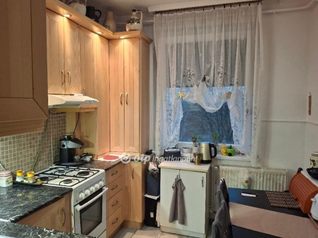 Gyulai 70 nm-es lak�s elad�