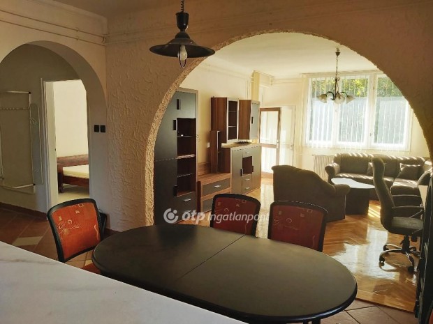 Gyulai elad 101 nm-es laks