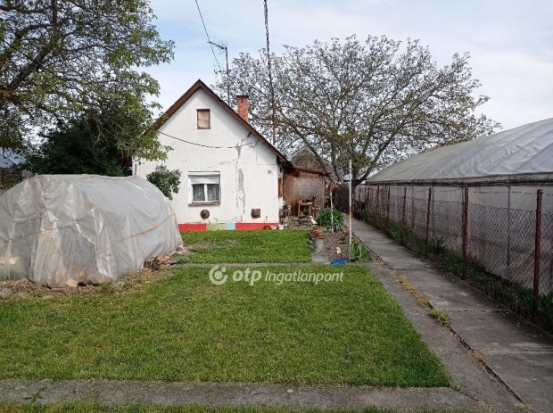 Gyulai elad� 37 nm-es h�z