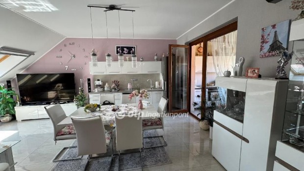 Gyulai elad� 73 nm-es lak�s