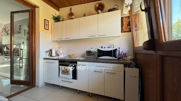 Gyulai elad� 73 nm-es lak�s